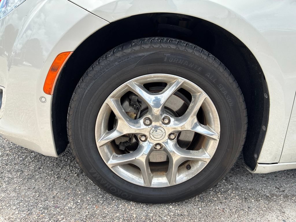 Used 2017 Chrysler Pacifica Limited FWD image 9