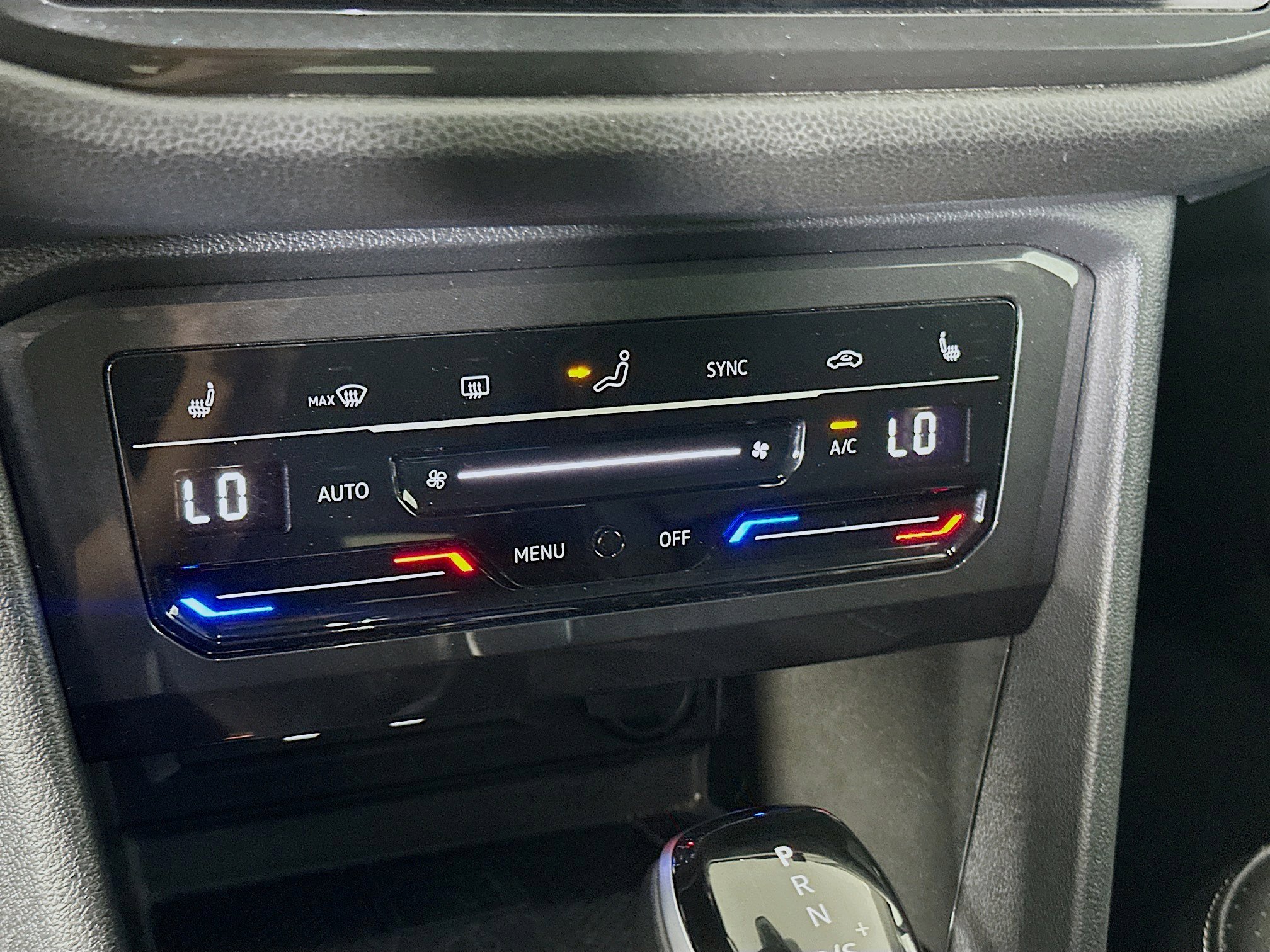 Used 2024 Volkswagen Tiguan SE image 22