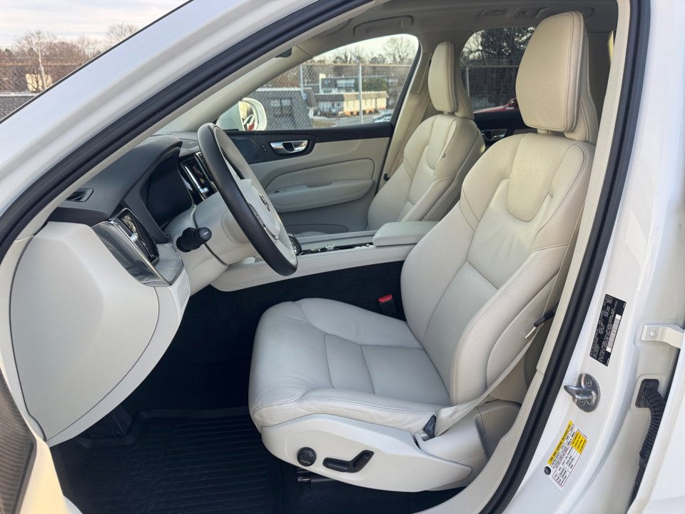 Used 2023 Volvo XC60 T8 Plus w/ Protection Package Premier image 34