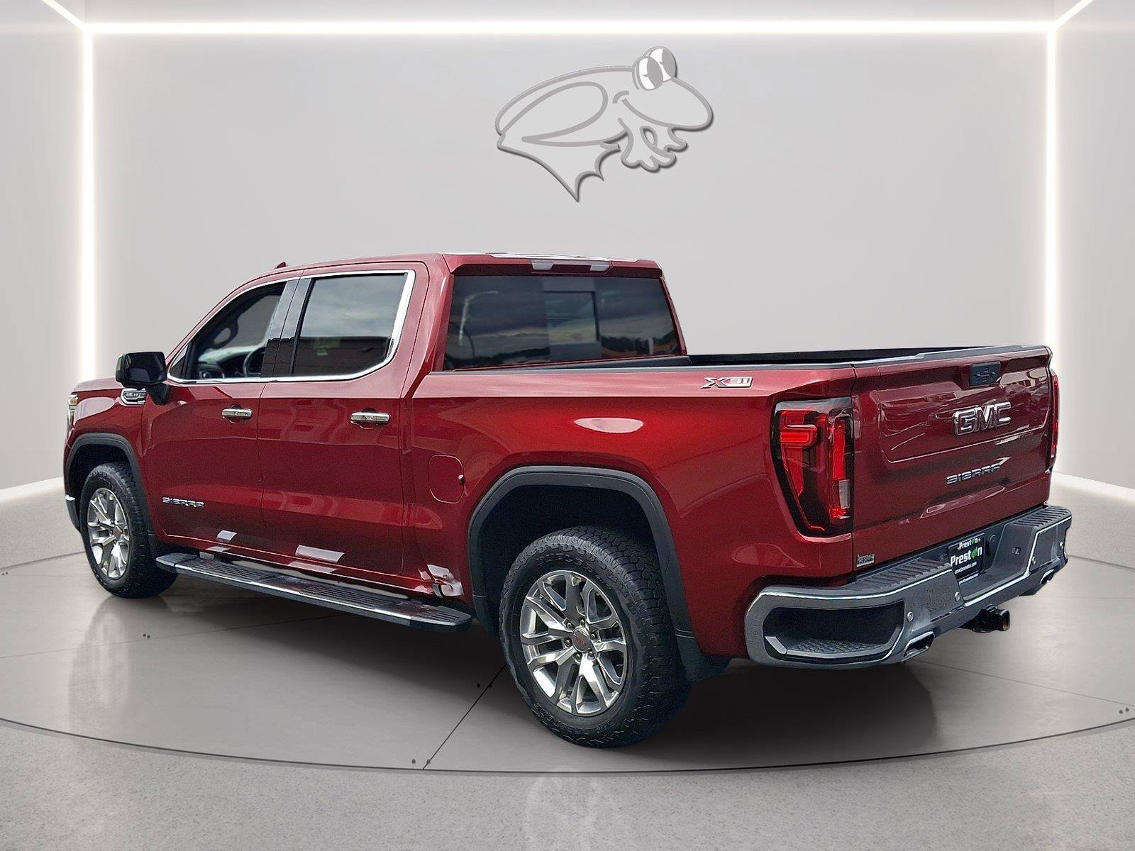 Used 2022 GMC Sierra 1500 SLT w/ SLT Premium Plus Package AWD/4WD image 3