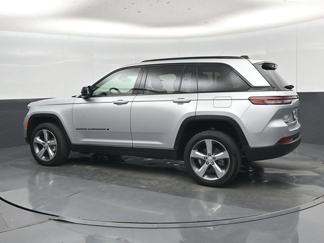 Used 2025 Jeep Grand Cherokee Limited w/ Black Appearance Package AWD/4WD image 39