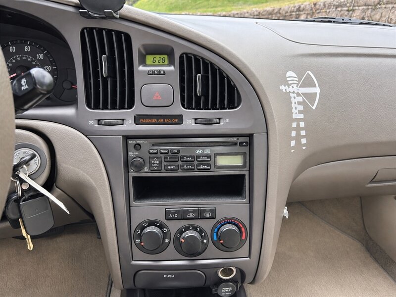 Used 2005 Hyundai Elantra GLS FWD image 12