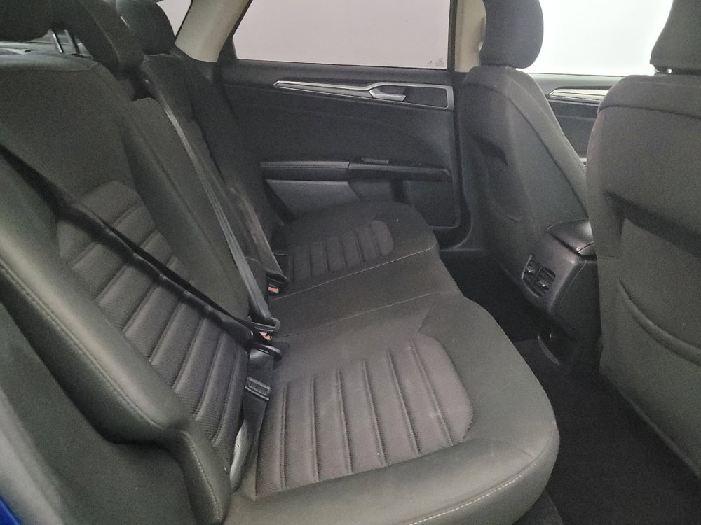 Used 2017 Ford Fusion SE w/ Fusion SE Technology Package FWD image 19
