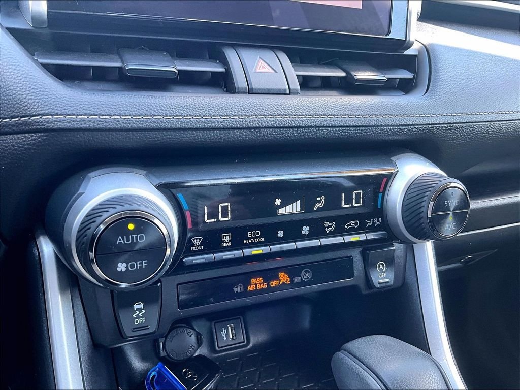 Used 2025 Toyota RAV4 XLE AWD/4WD image 26