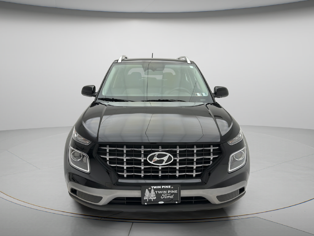 Used 2025 Hyundai Venue SEL FWD image 2