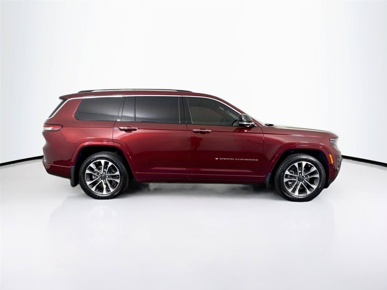 Used 2022 Jeep Grand Cherokee L Overland w/ MOPAR Finishing Package AWD/4WD image 11