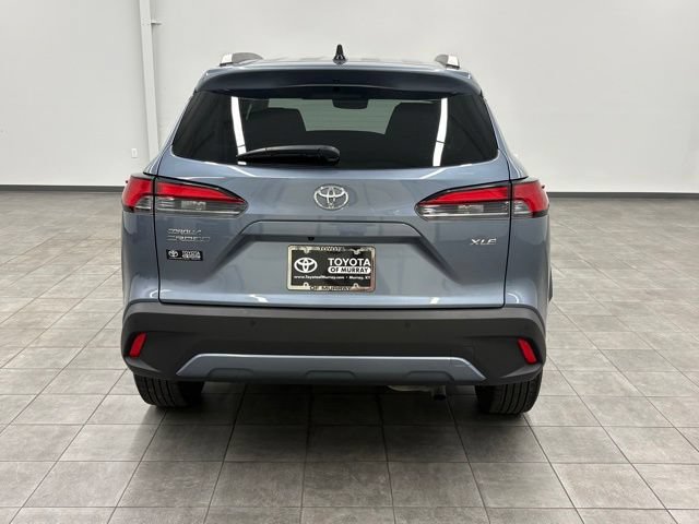 Used 2025 Toyota Corolla Cross XLE FWD image 3