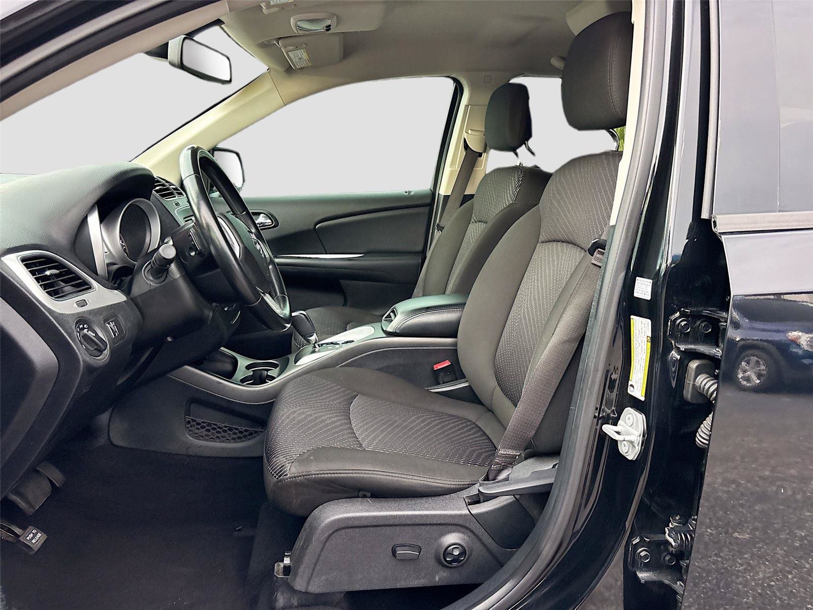Used 2020 Dodge Journey SE w/ SE Popular Equipment Group FWD image 22