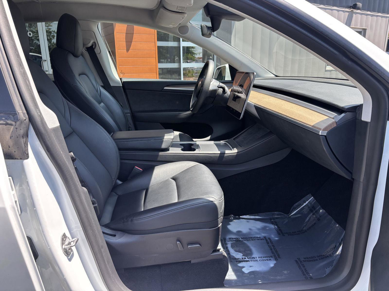 Used 2022 Tesla Model Y Performance AWD/4WD image 16
