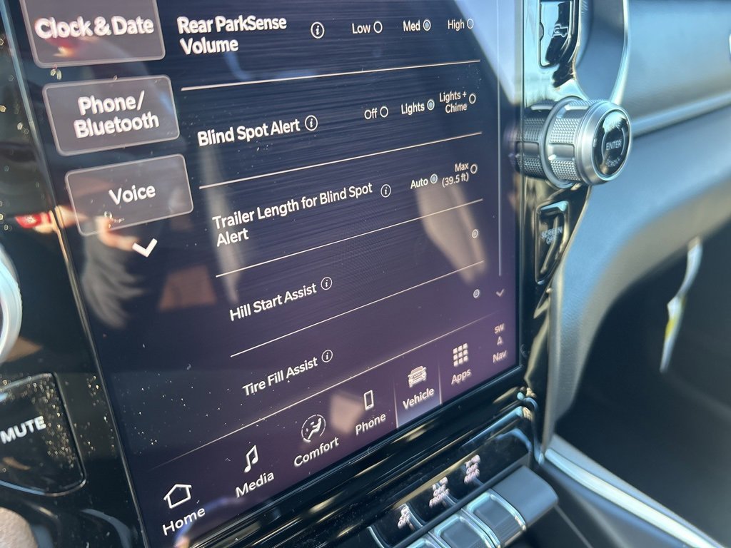 New 2026 RAM 1500 4x4 Crew Cab image 38