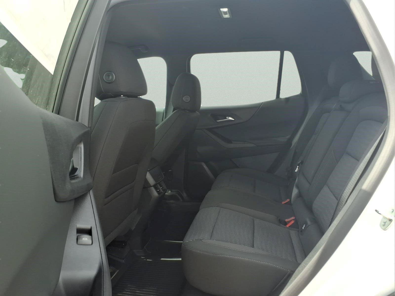 New 2026 Chevrolet Equinox LT w/ LPO, Floor Liner Package FWD image 10