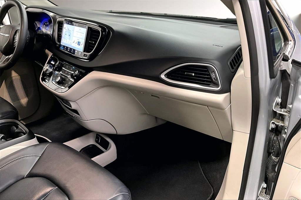 Used 2024 Chrysler Pacifica Touring-L image 27