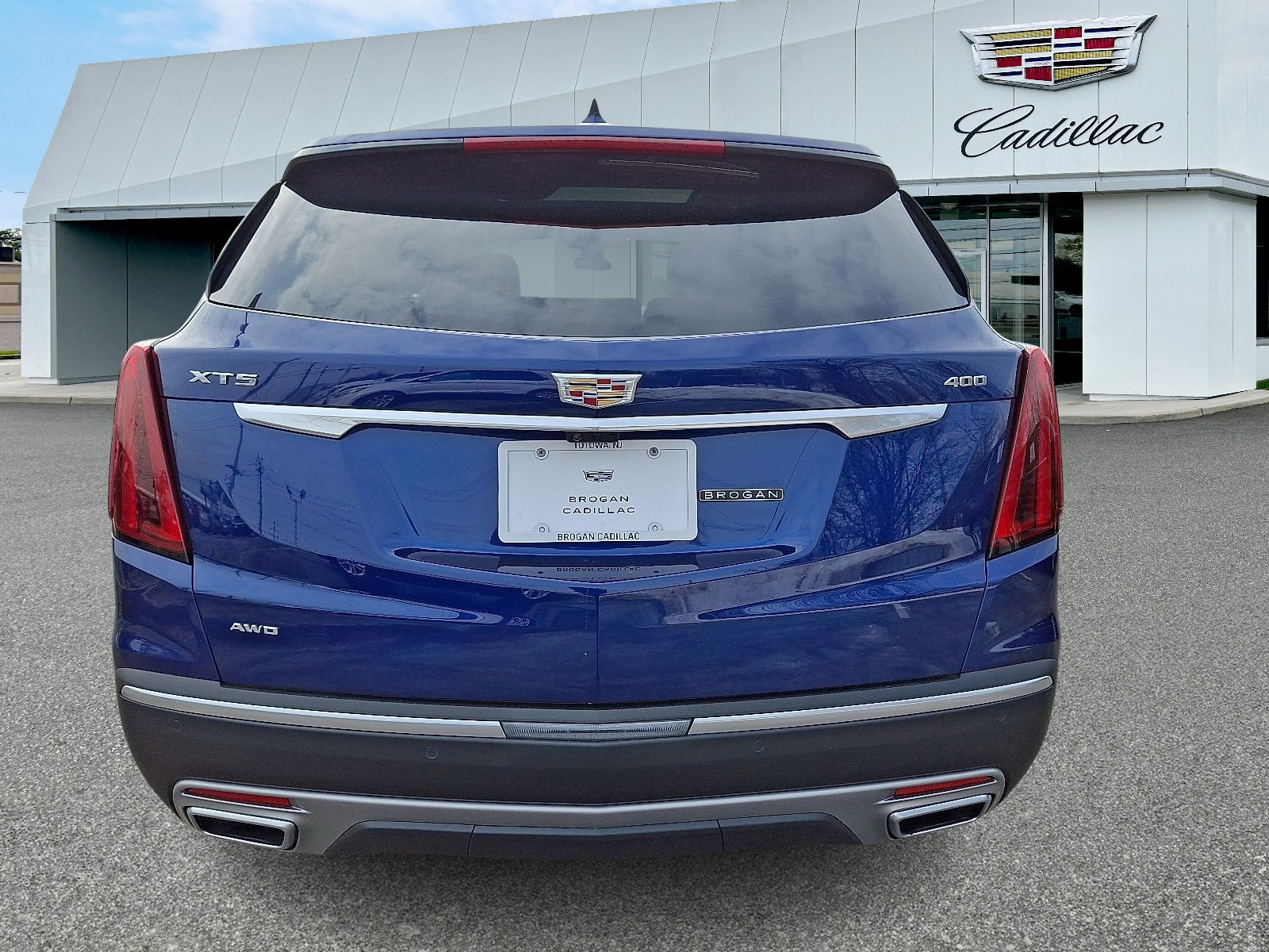 Certified 2023 Cadillac XT5 Premium Luxury w/ Platinum Package image 4