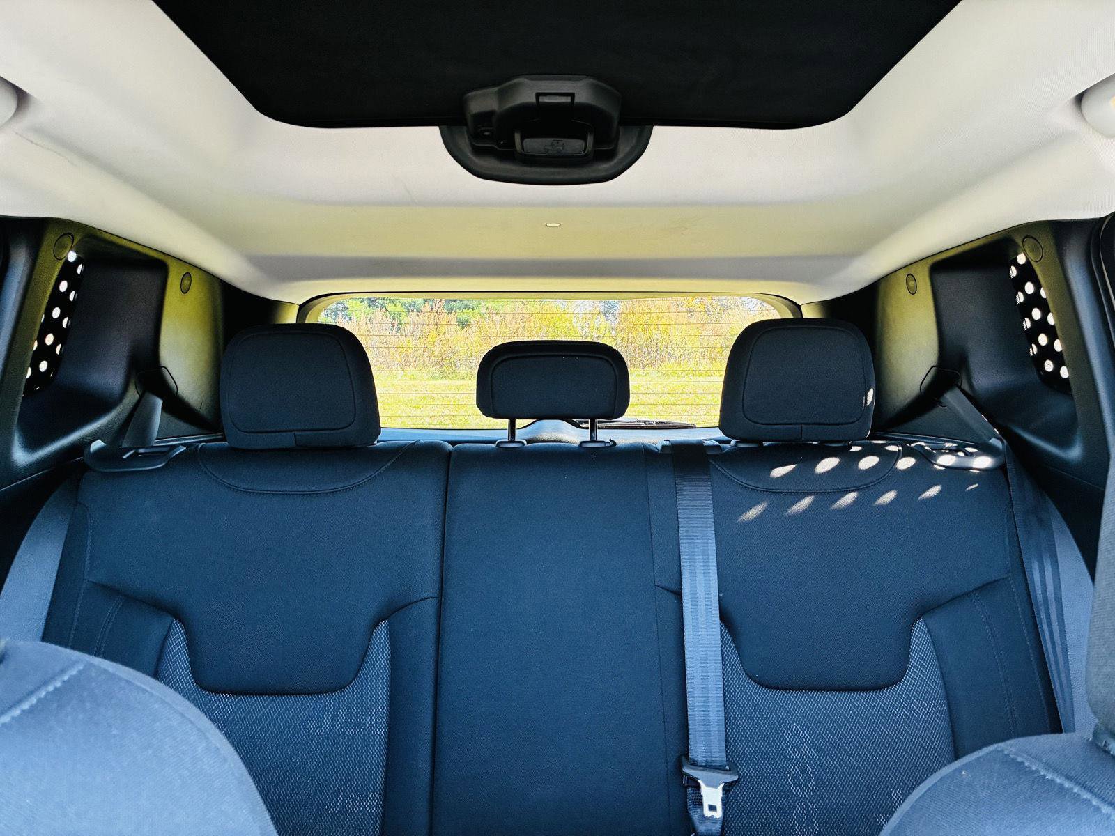 Used 2016 Jeep Renegade Latitude image 38