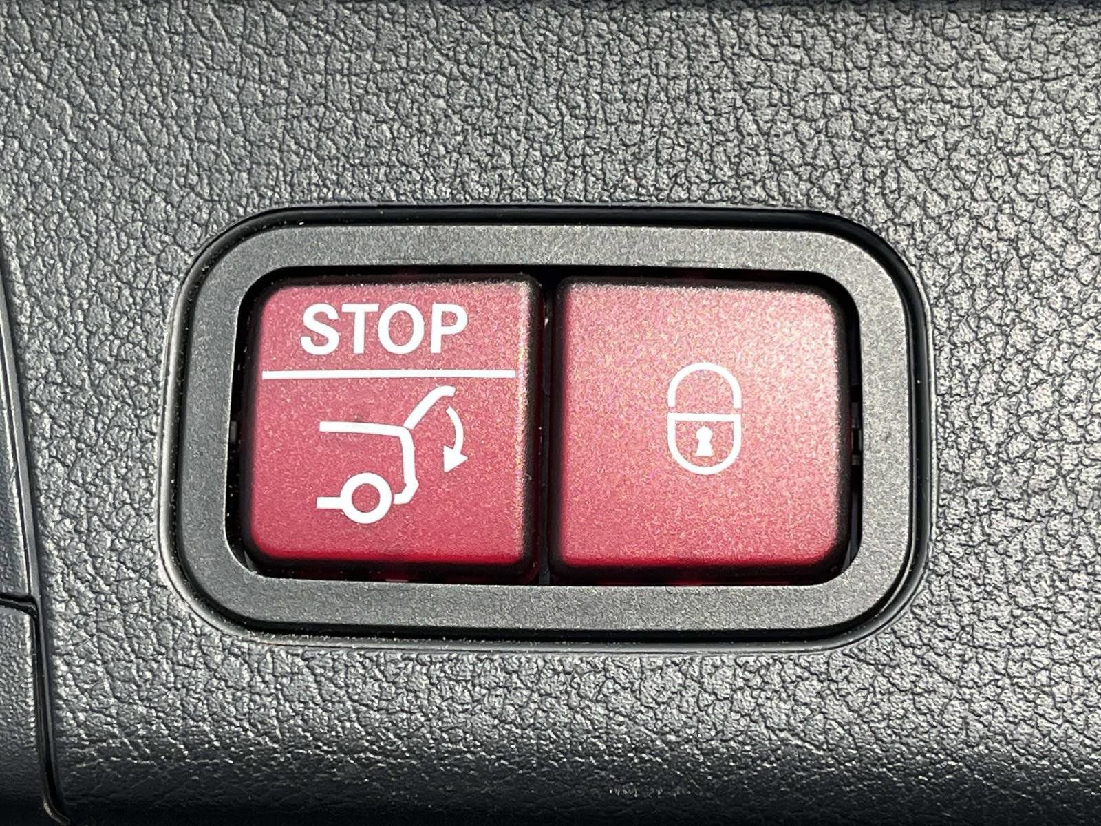 Used 2021 Mercedes-Benz GLB 250 w/ Premium Package image 11