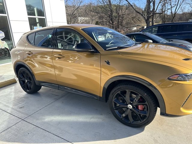 Used 2024 Dodge Hornet R/T image 2
