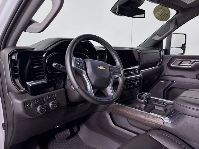 Used 2024 Chevrolet Silverado 1500 LTZ image 9
