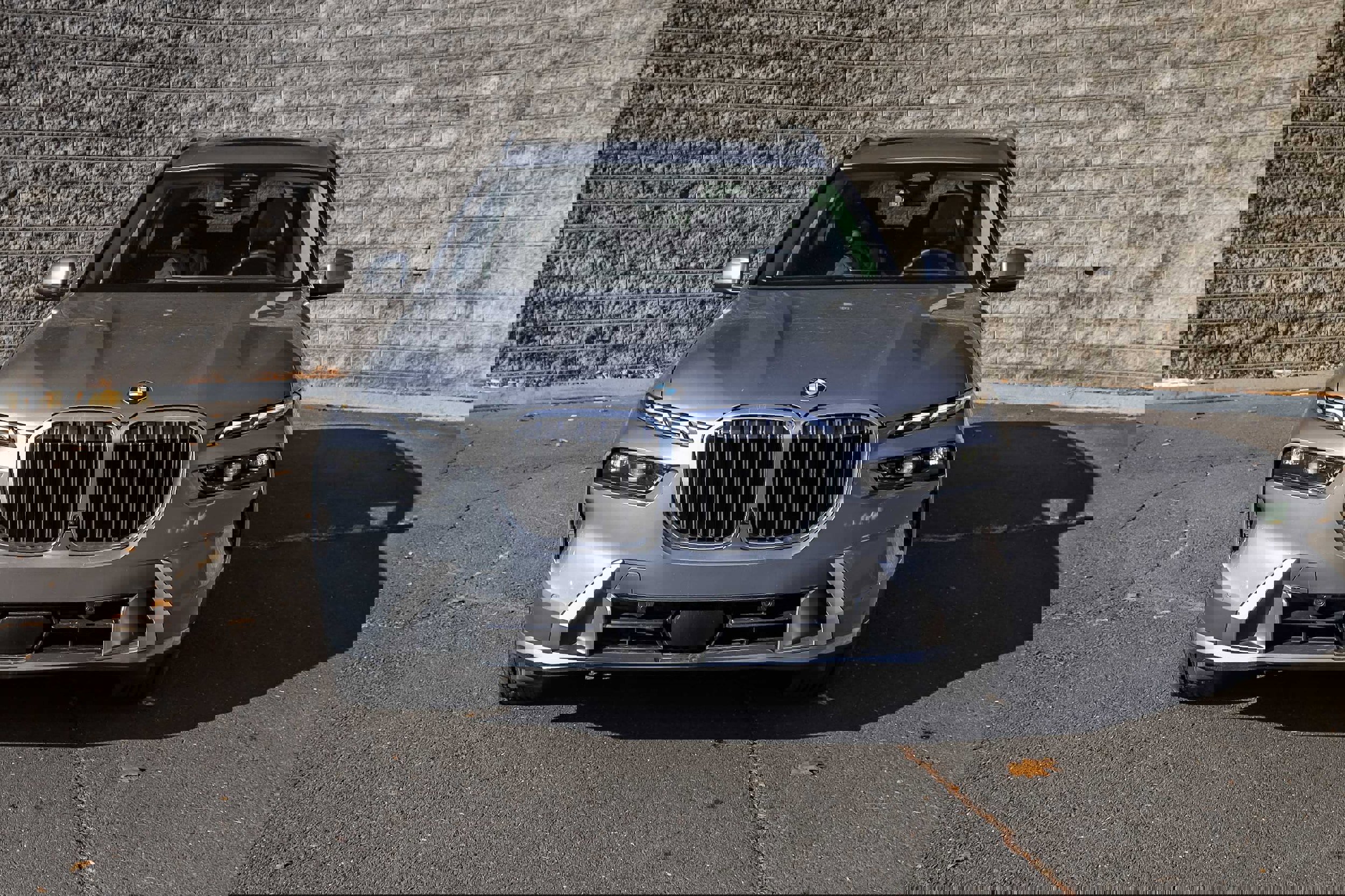 Used 2024 BMW X7 xDrive40i w/ Premium Package image 2