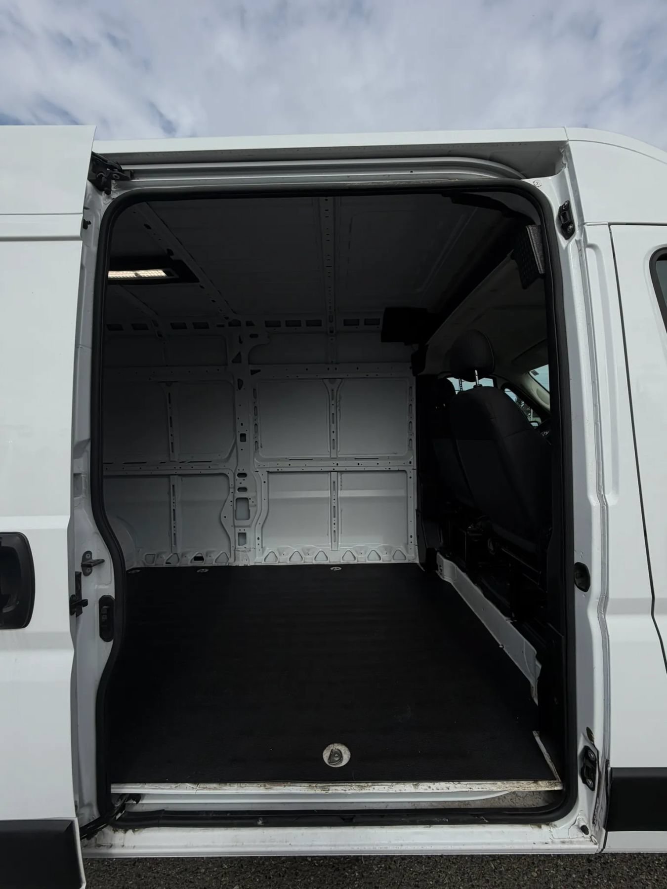Used 2025 RAM ProMaster 2500 w/ Convenience Group FWD image 20