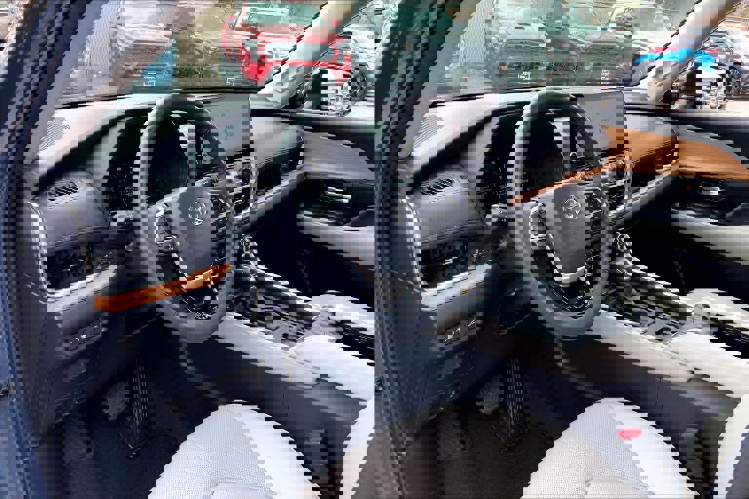 Used 2025 Toyota Grand Highlander FWD image 18