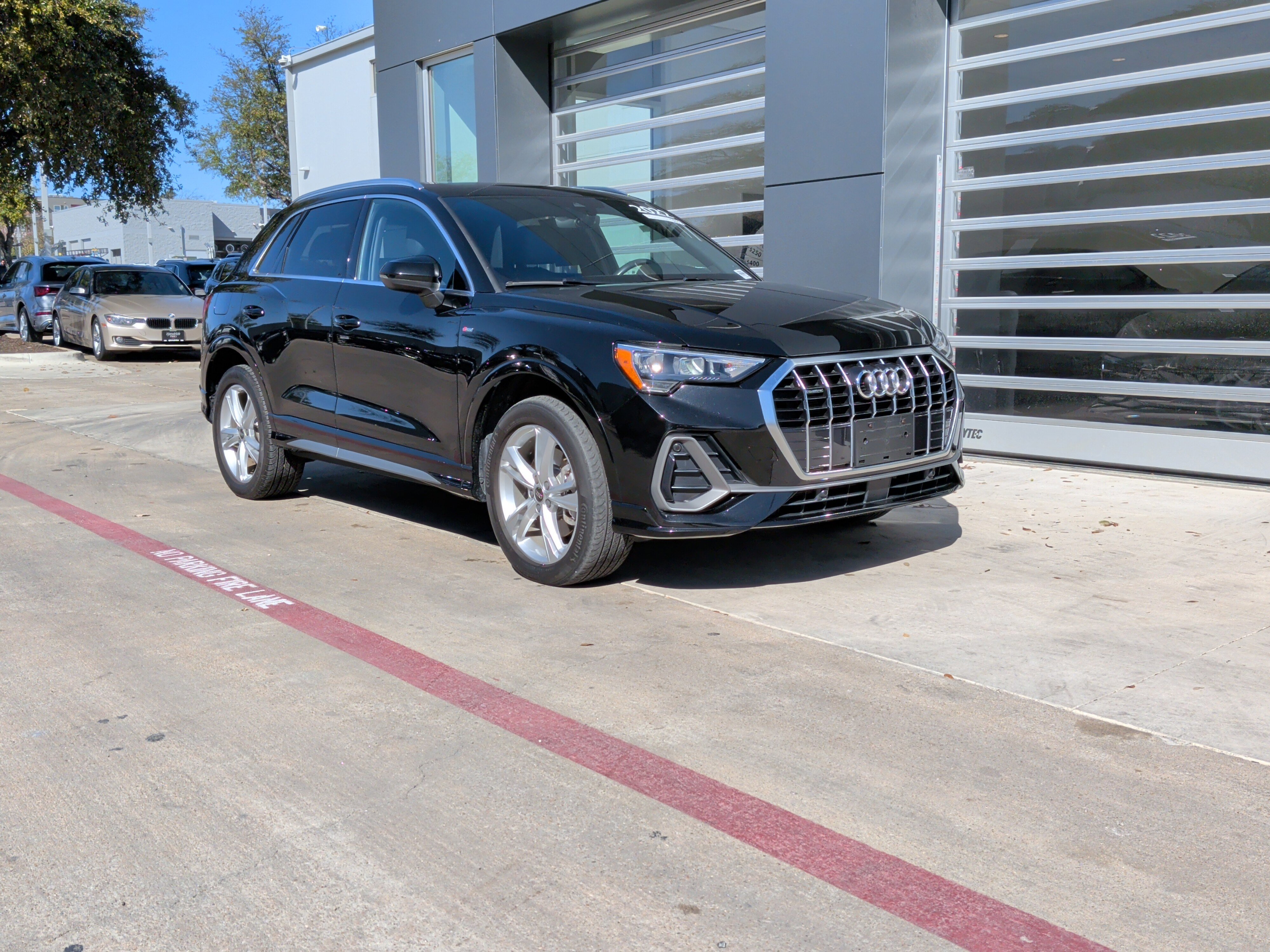 Certified 2022 Audi Q3 2.0T Premium w/ Convenience Package image 2