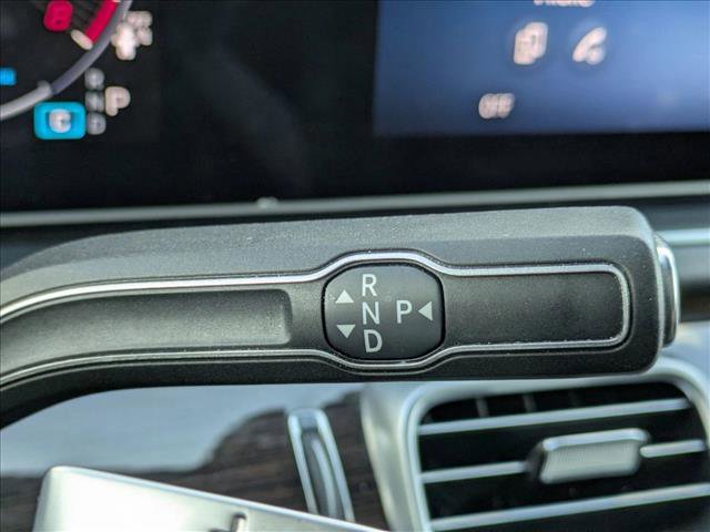 Used 2025 Mercedes-Benz GLS 450 4MATIC image 12