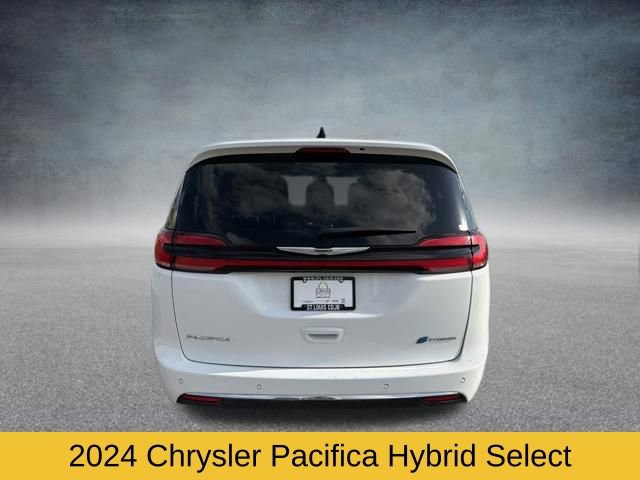 Used 2024 Chrysler Pacifica Select image 2