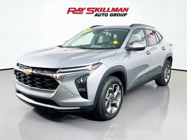 Used 2025 Chevrolet Trax LT image 3