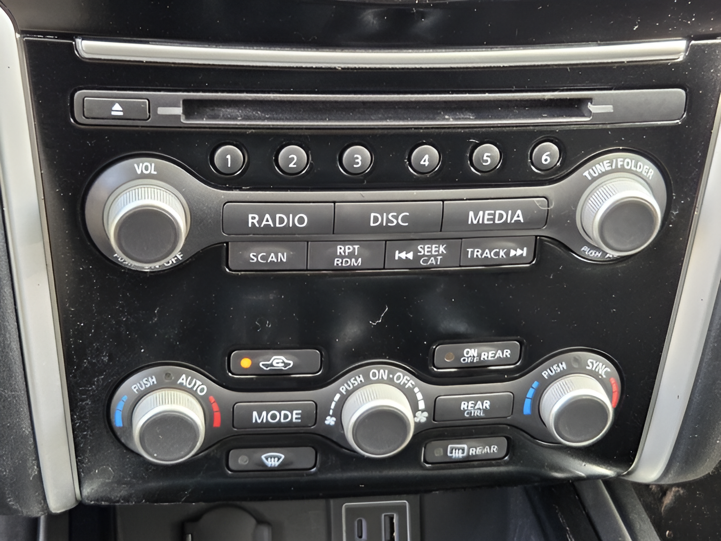 Used 2020 Nissan Pathfinder SV AWD/4WD image 16