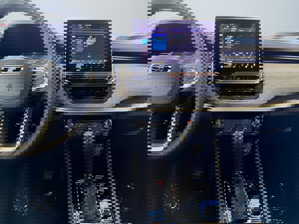 Used 2024 Jeep Compass Latitude image 9