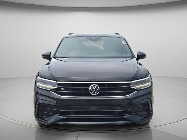 Used 2024 Volkswagen Tiguan SE R-Line FWD image 2