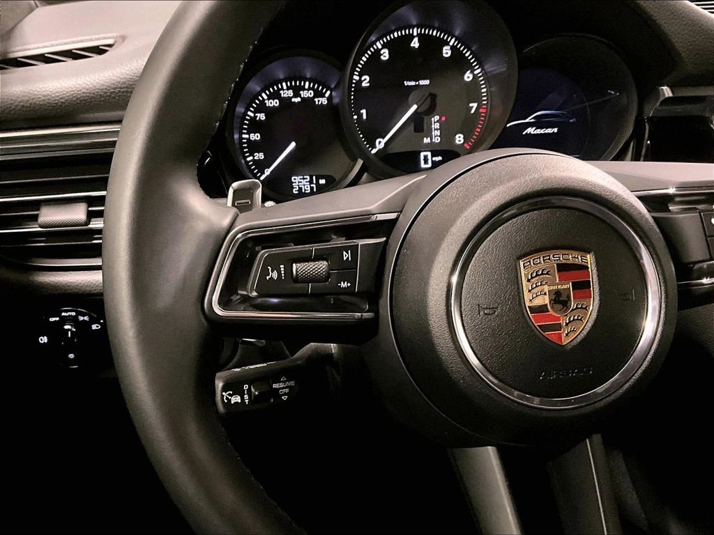 Used 2025 Porsche Macan image 23