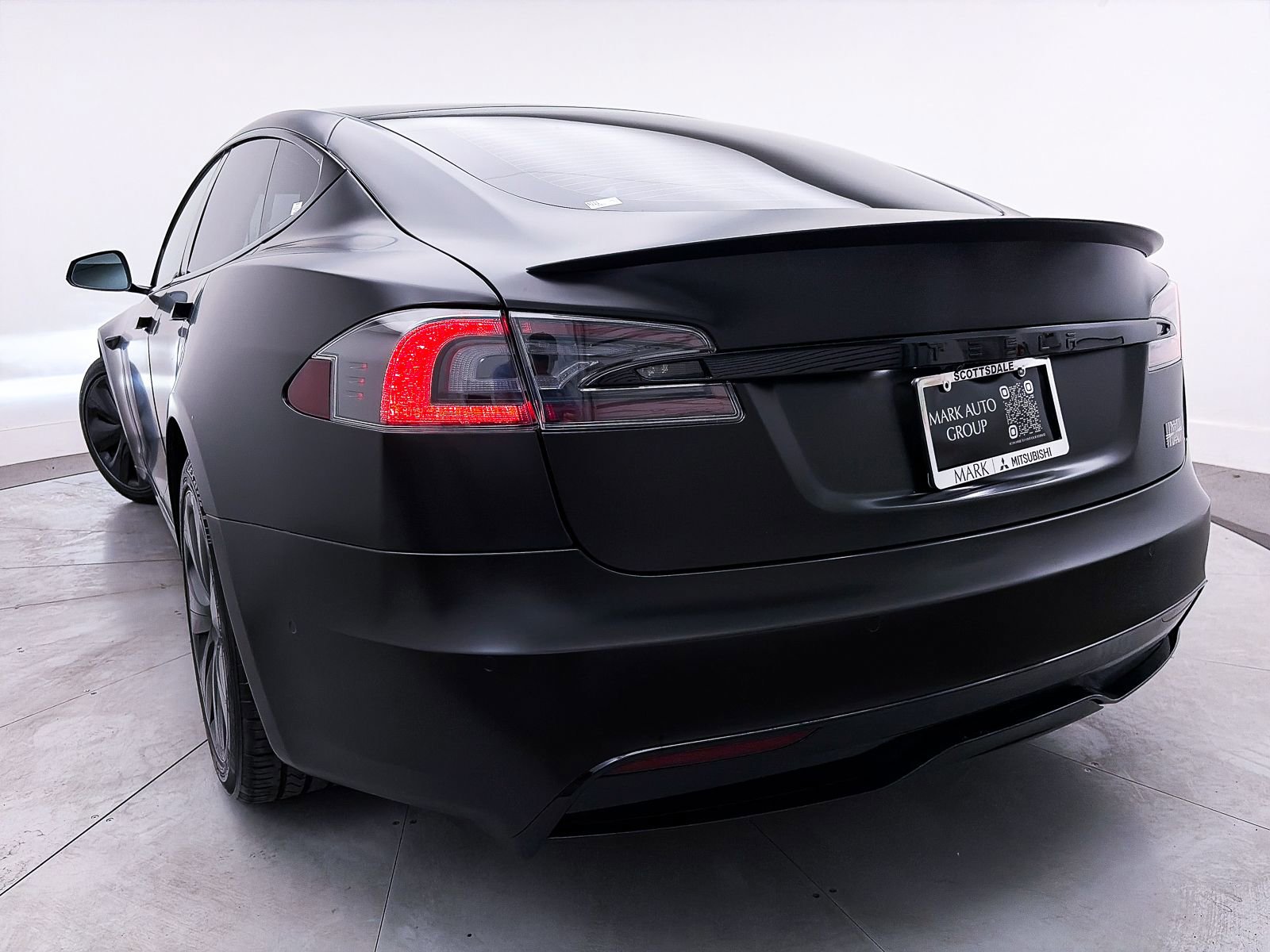 Used 2021 Tesla Model S Plaid image 9