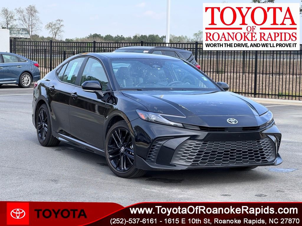 Used 2025 Toyota Camry SE FWD image 1