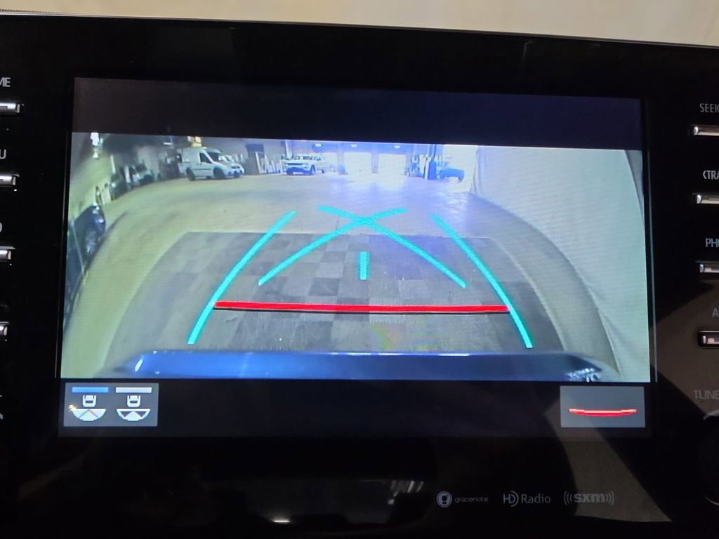 Used 2021 Toyota Avalon XLE w/ Moonroof Package FWD image 23