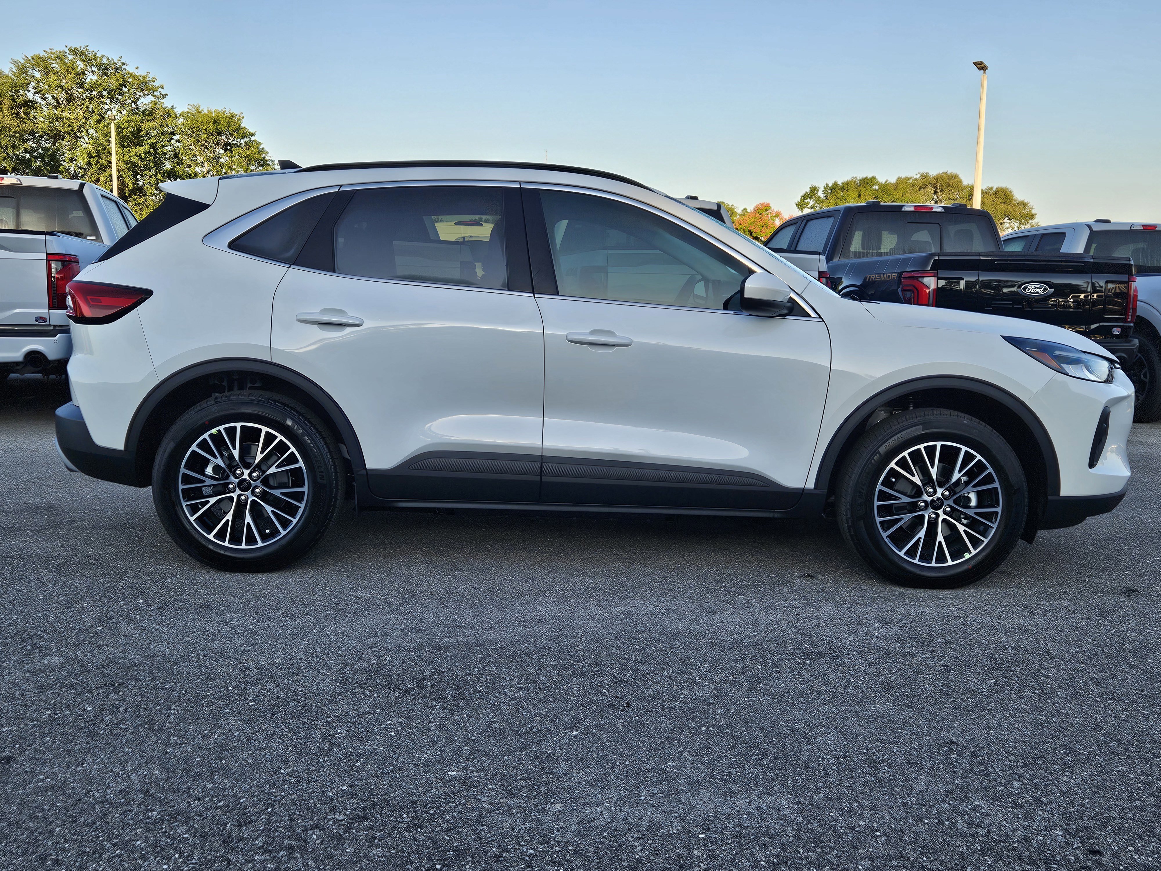 New 2026 Ford Escape SE video 3