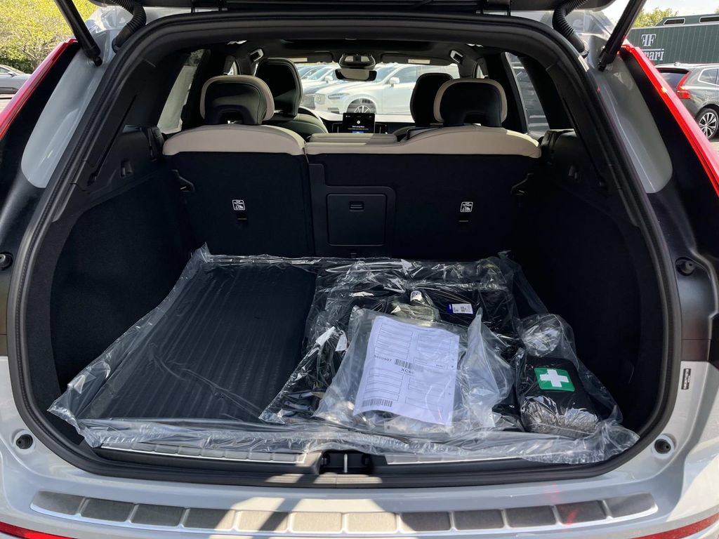 New 2026 Volvo XC60 B5 Plus w/ Protection Package Premier image 12