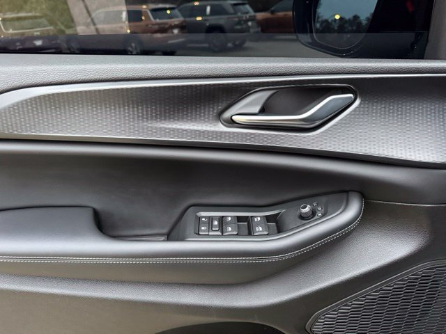 Used 2025 Jeep Grand Cherokee L Altitude RWD image 15
