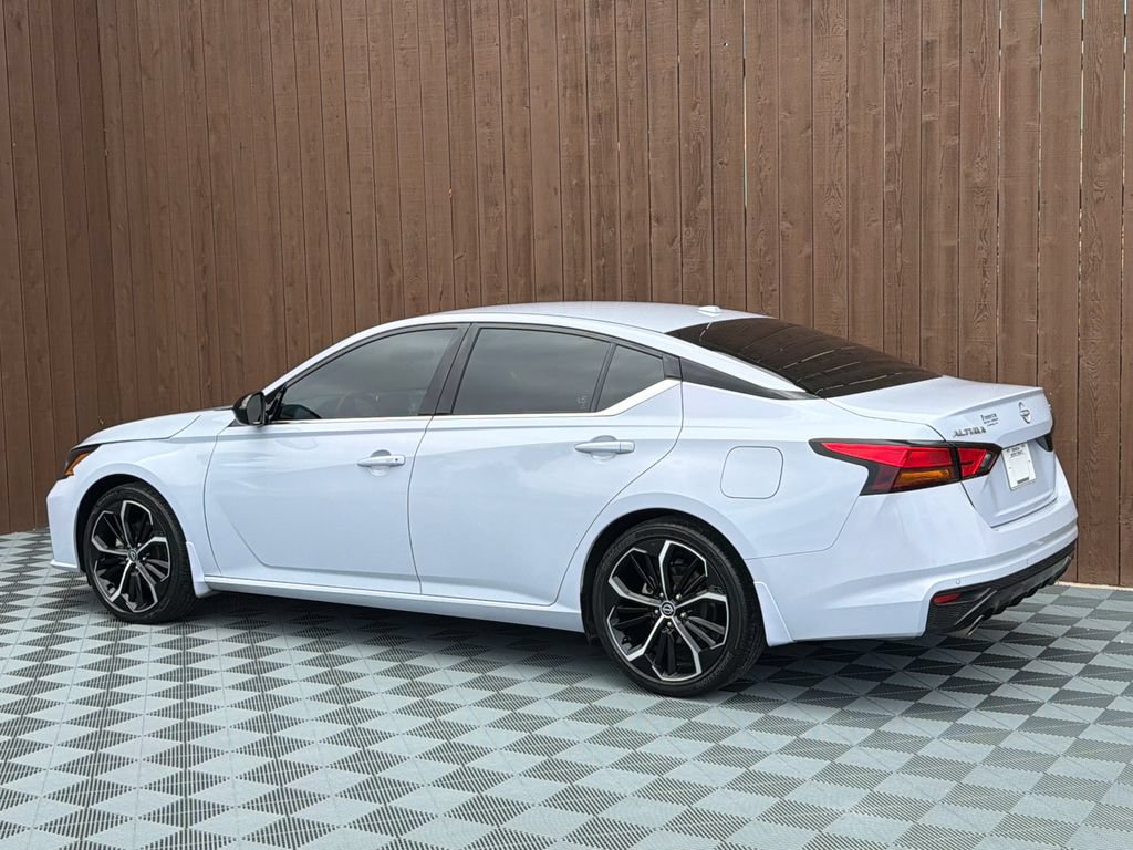 Used 2024 Nissan Altima 2.5 SR FWD image 14