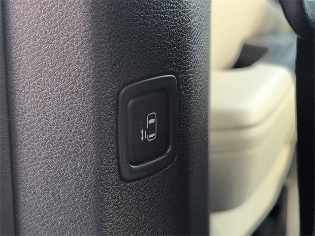 Used 2023 Kia Carnival LX image 28