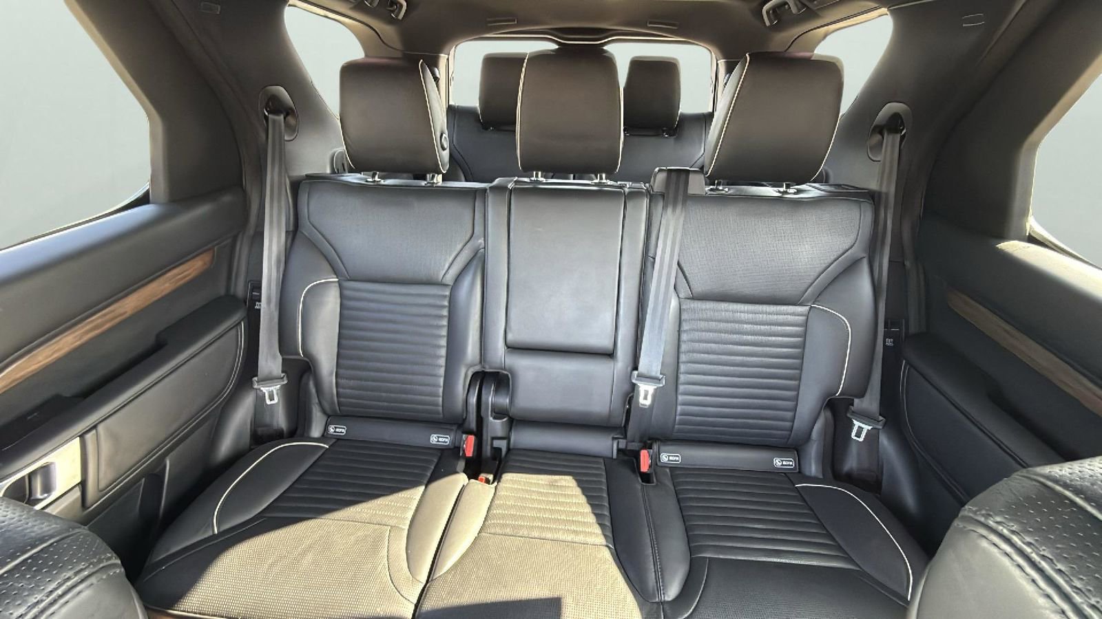 Used 2020 Land Rover Discovery HSE Luxury image 25