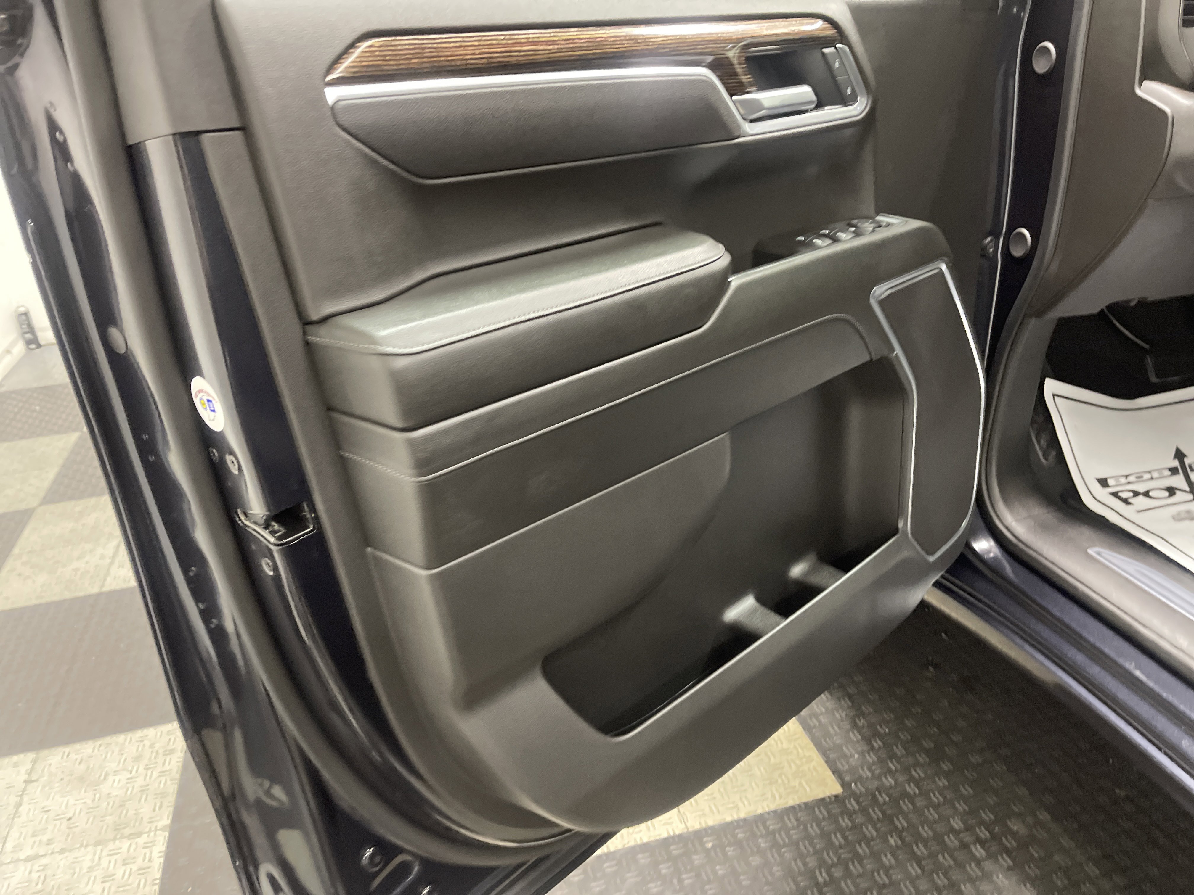 Used 2025 GMC Sierra 1500 Elevation image 10