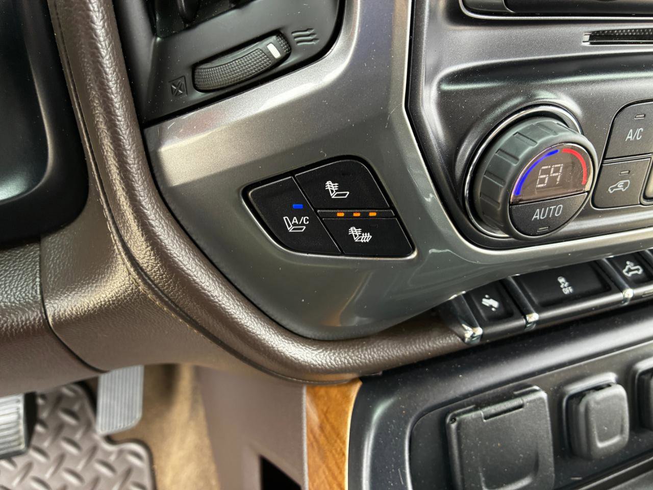 Used 2015 Chevrolet Silverado 3500 LTZ w/ Duramax Plus Package image 28