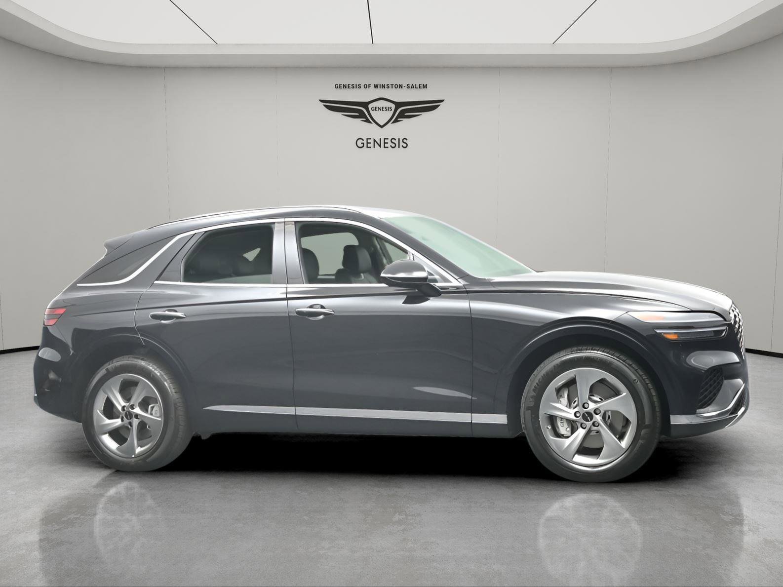 Used 2026 Genesis GV70 2.5T Select image 2