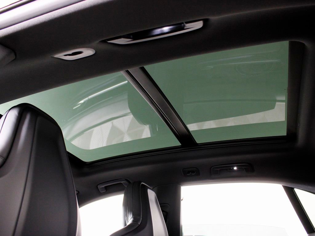 Certified 2025 Porsche Macan 4S Electric image 21