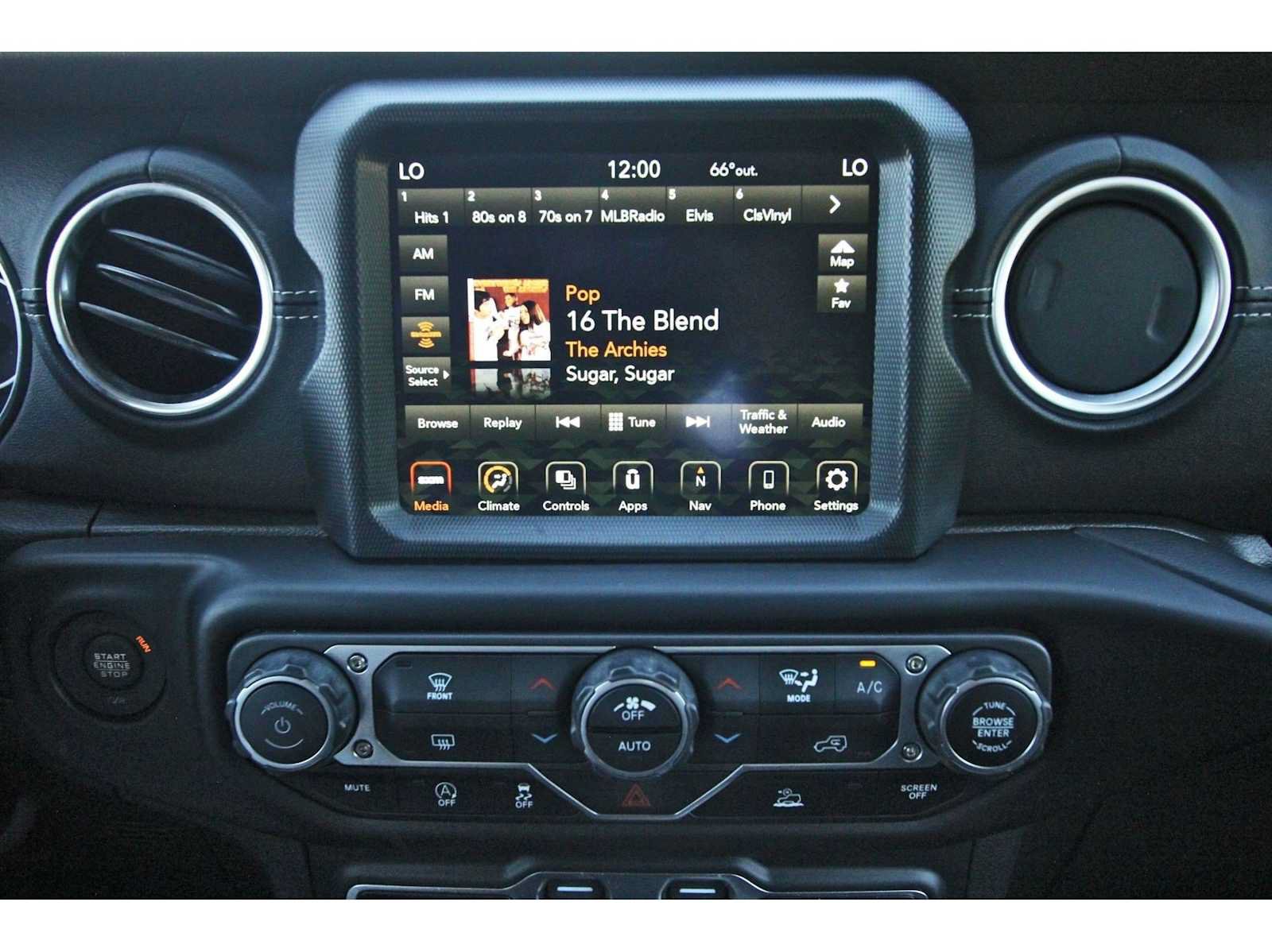 Used 2023 Jeep Wrangler Unlimited Sahara w/ LED Lighting Group AWD/4WD image 20