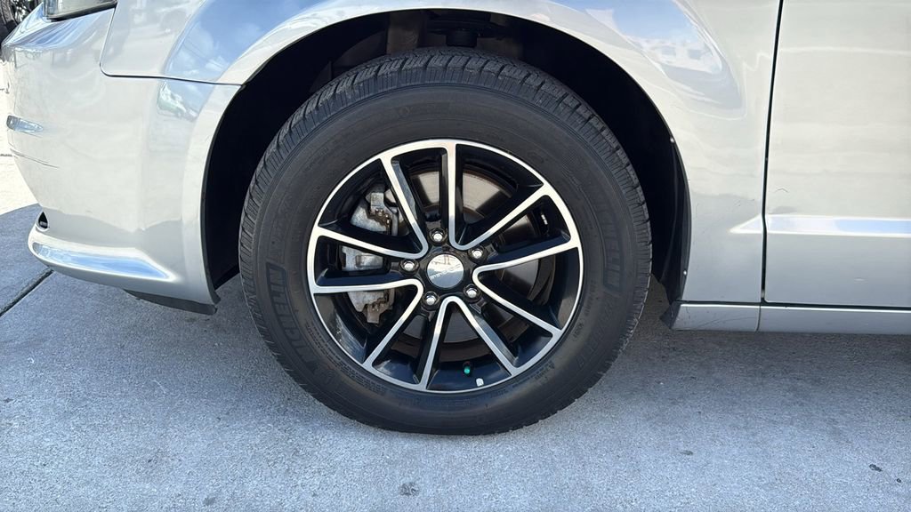 Used 2018 Dodge Grand Caravan SE image 18