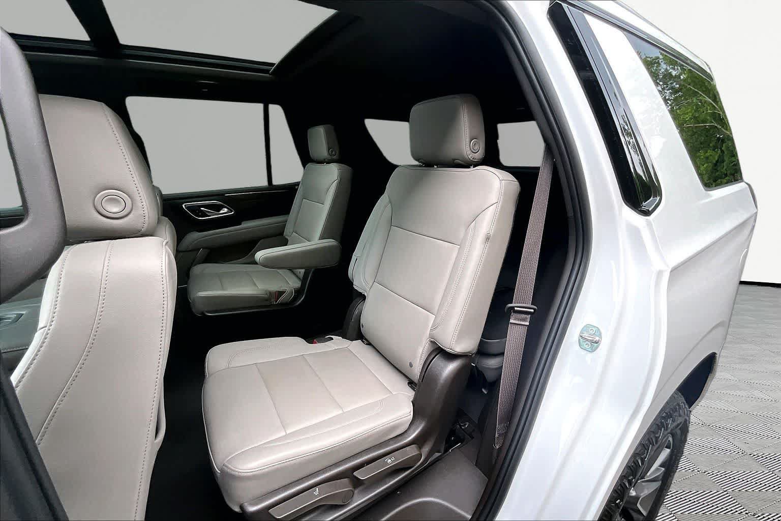Used 2023 Chevrolet Tahoe Z71 w/ Luxury Package AWD/4WD image 21