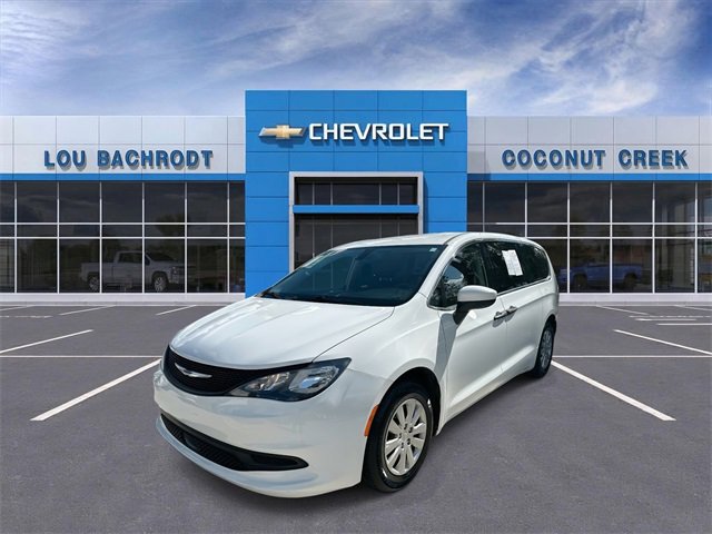 Used 2021 Chrysler Voyager L image 4