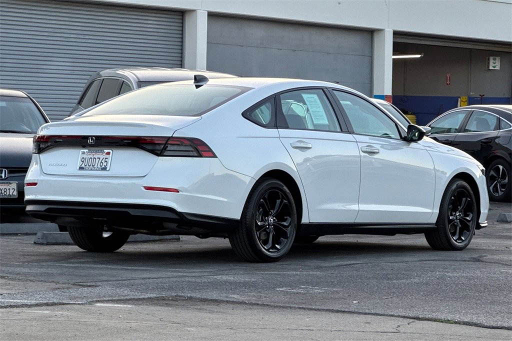 Certified 2025 Honda Accord SE image 3